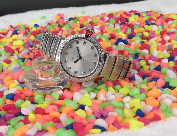 ブルガリ時計正面デザイン